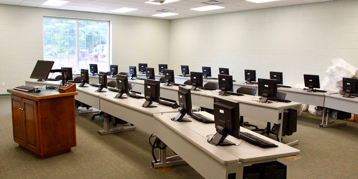 Bootcamp vs Kuliah Informatika: Mana yang Cocok untukmu?